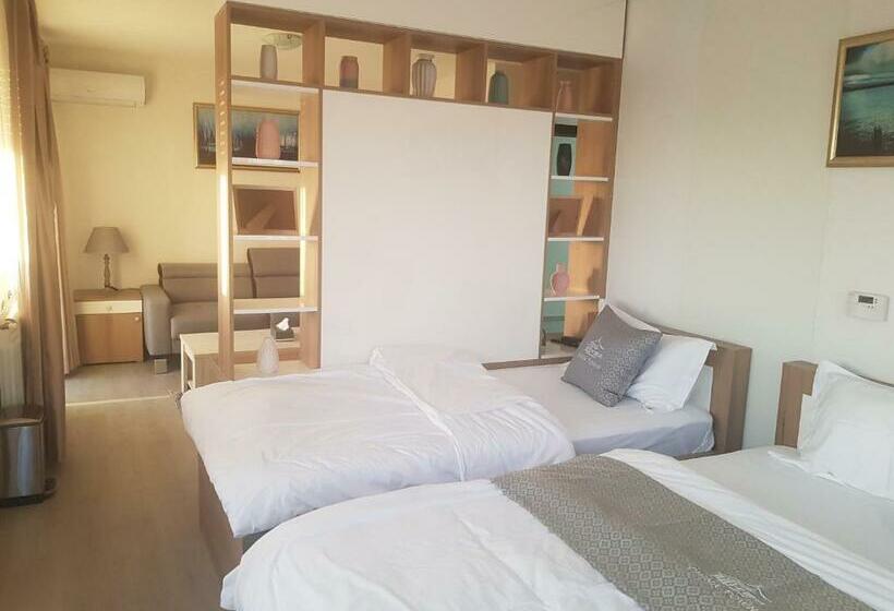 Quarto Triplo Standart, China Town Prenoćište