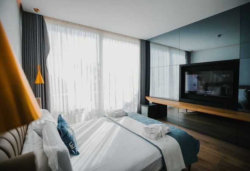 اتاق استاندارد با چشم‌انداز کوهستان, Empire Beach Resort