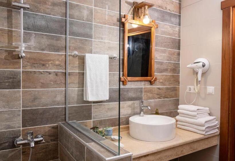 Трехместный Номер Стандарт Вид на Сад, Salkım Otel Gökçeada