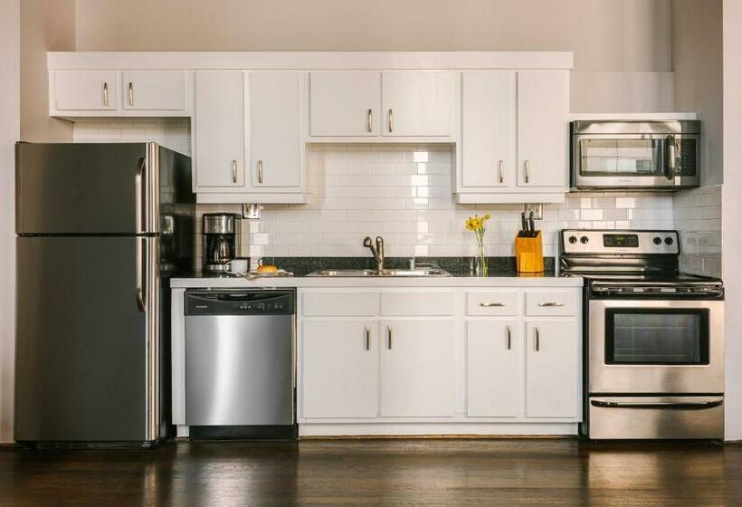 استودیوی سوپریور, Reside Houston Downtown, A Wyndham Residence