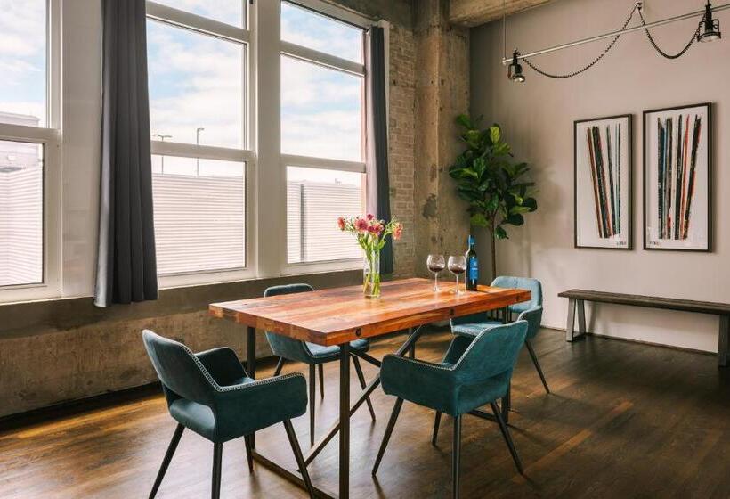 استودیوی سوپریور, Reside Houston Downtown, A Wyndham Residence