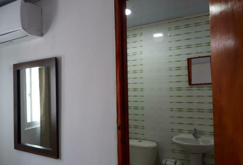חדר סטנדרט לשלושה, Ludisa House