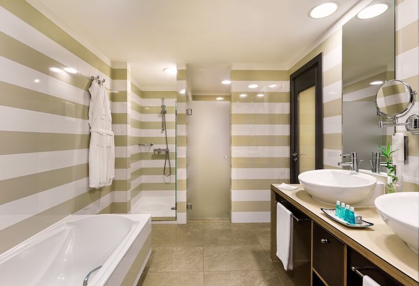 سوییت جونیور, Adrián Hoteles Jardines De Nivaria