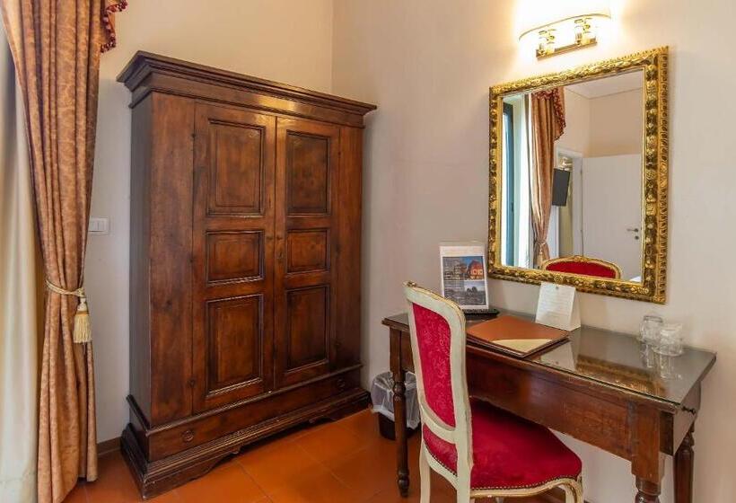 اتاق استاندارد با چشم‌انداز, Machiavelli Palace