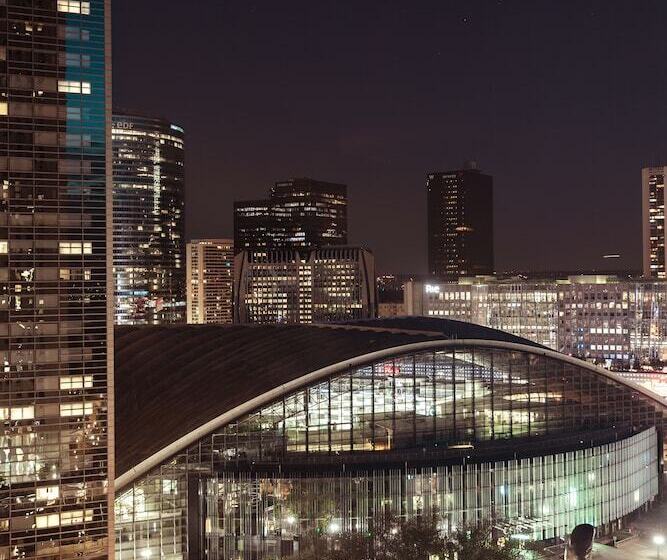 景色の見えるスーペリアルーム, Pullman Paris La Defense