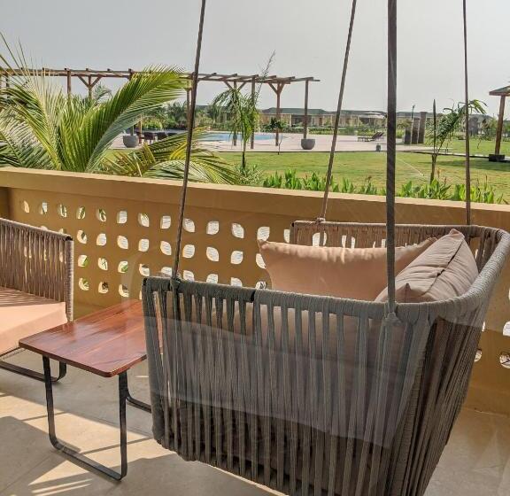 اتاق استاندارد با تخت بزرگ برای معلولان, Hawthorn Suites By Wyndham Dwarka