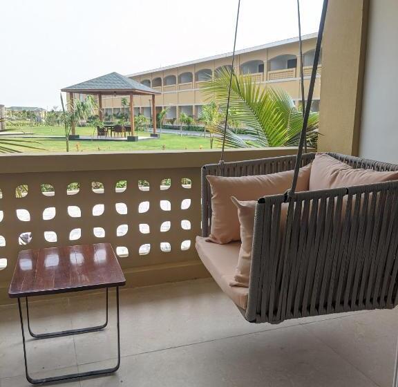 اتاق اجرایی, Hawthorn Suites By Wyndham Dwarka