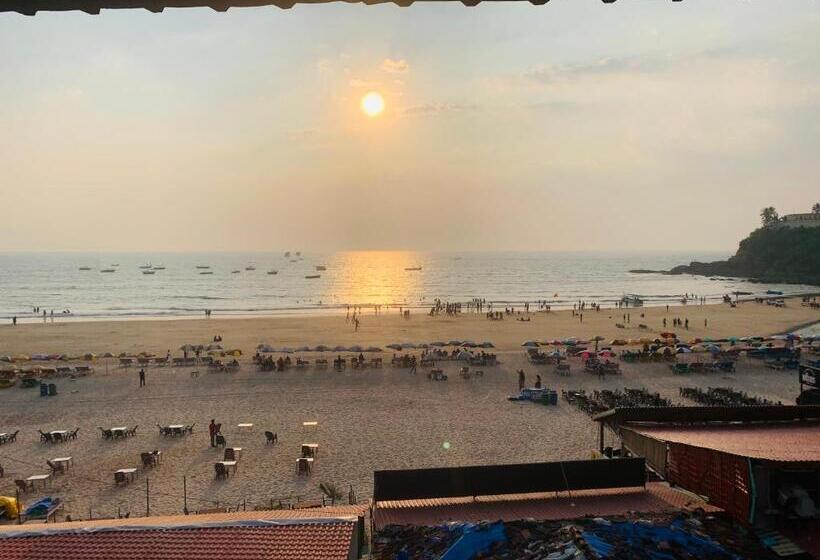 اتاق لوکس با چشم‌انداز دریا, Baga Beach Sunset