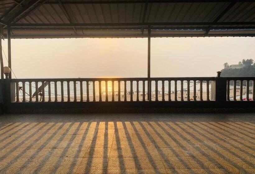 اتاق لوکس با چشم‌انداز دریا, Baga Beach Sunset