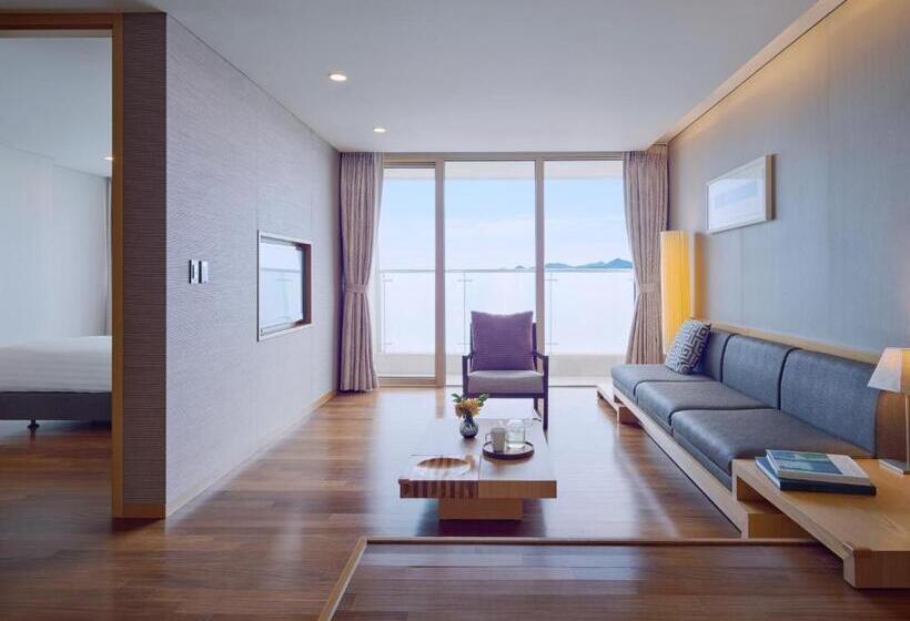 سوییت با چشم‌انداز دریا, Sono Calm Yeosu