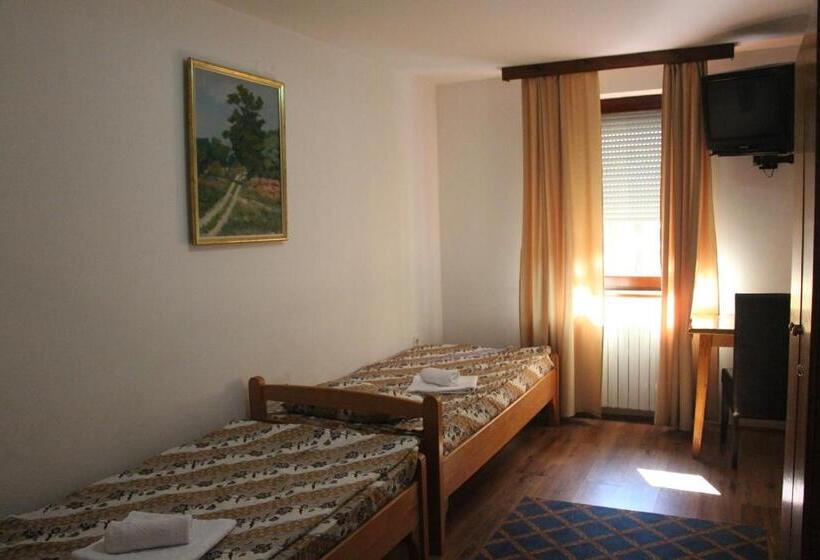 اتاق استاندارد, Hostel S