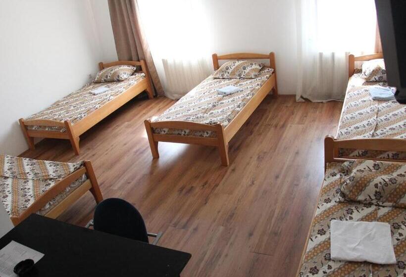 اتاق پنج‌تخته استاندارد, Hostel S