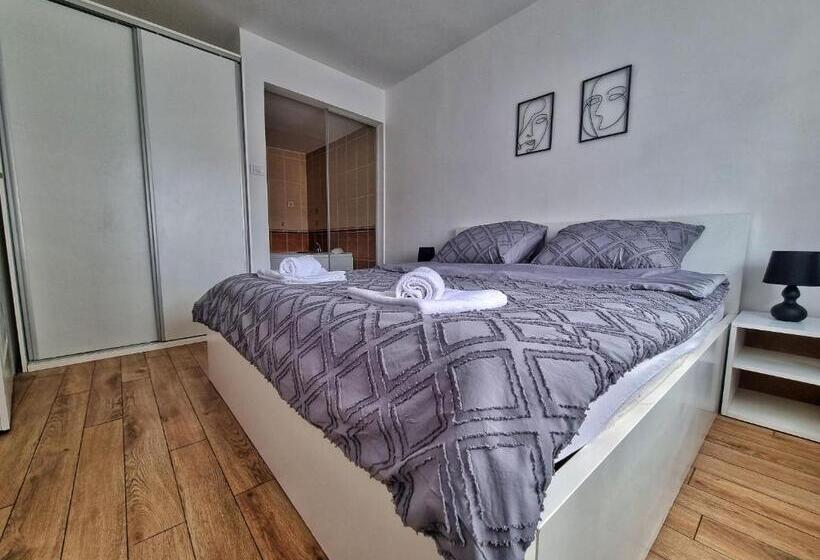 آپارتمان لوکس 1 خوابه, Hostel S