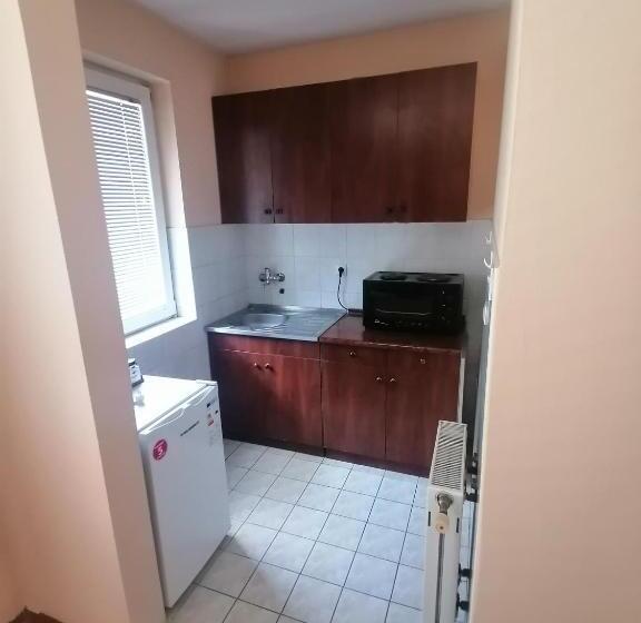 آپارتمان 1 خوابه, Hostel S