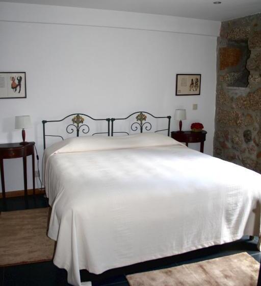 سوئیت 2 خوابه, Casas Do Eido E Casa Da Viúva