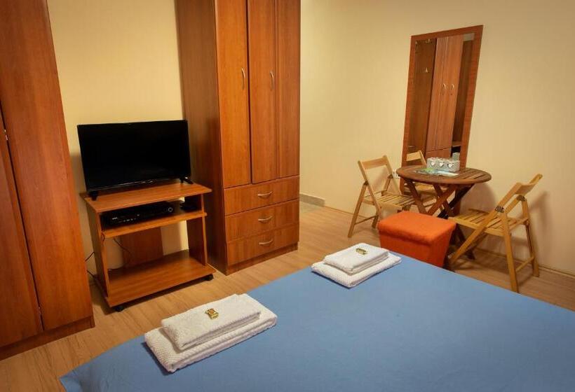 استودیو استاندارد با چشم‌انداز, Apartments Mery