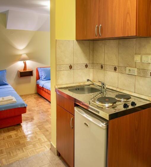 استودیو استاندارد با چشم‌انداز باغ, Apartments Mery
