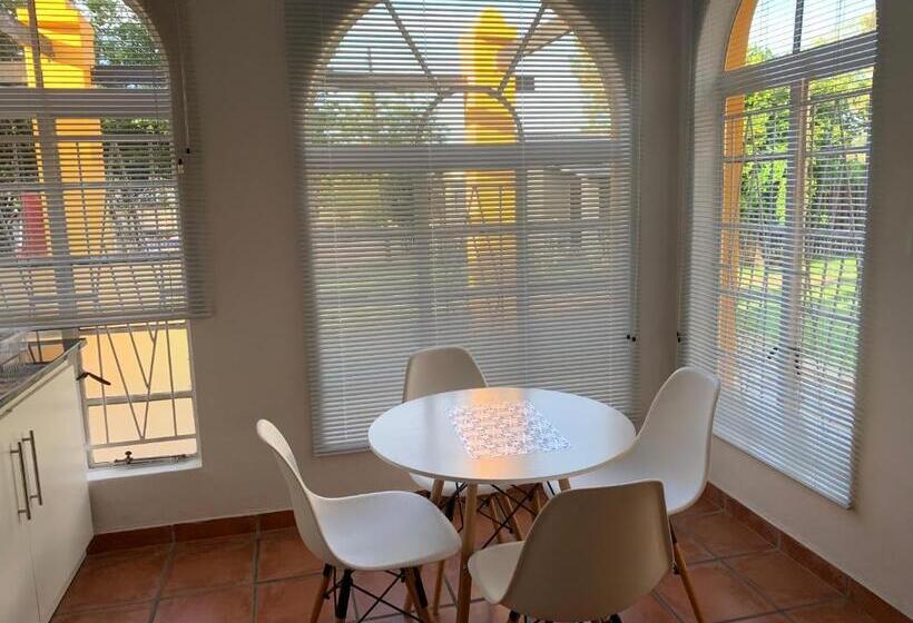 חדר משפחתי, One More Nap Self Catering