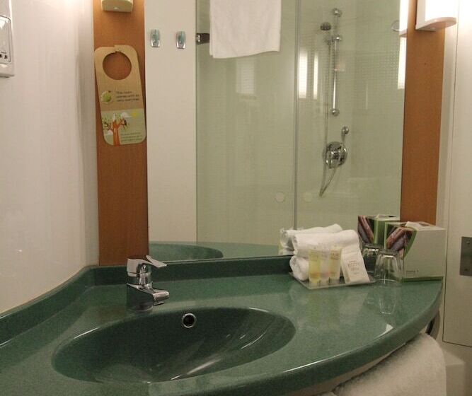 스탠다드 룸, Ibis Newcastle