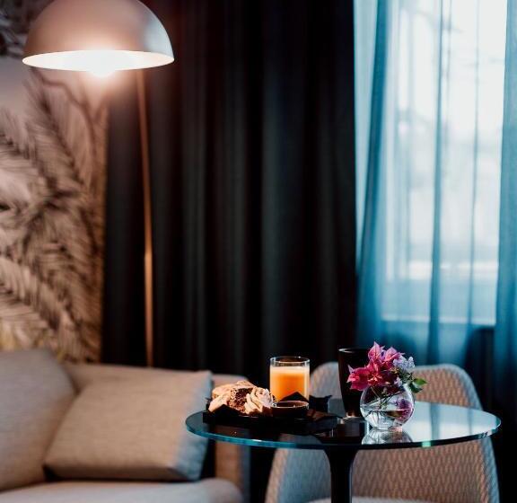 اتاق لوکس با بالکن, Mercure Roma Corso Trieste
