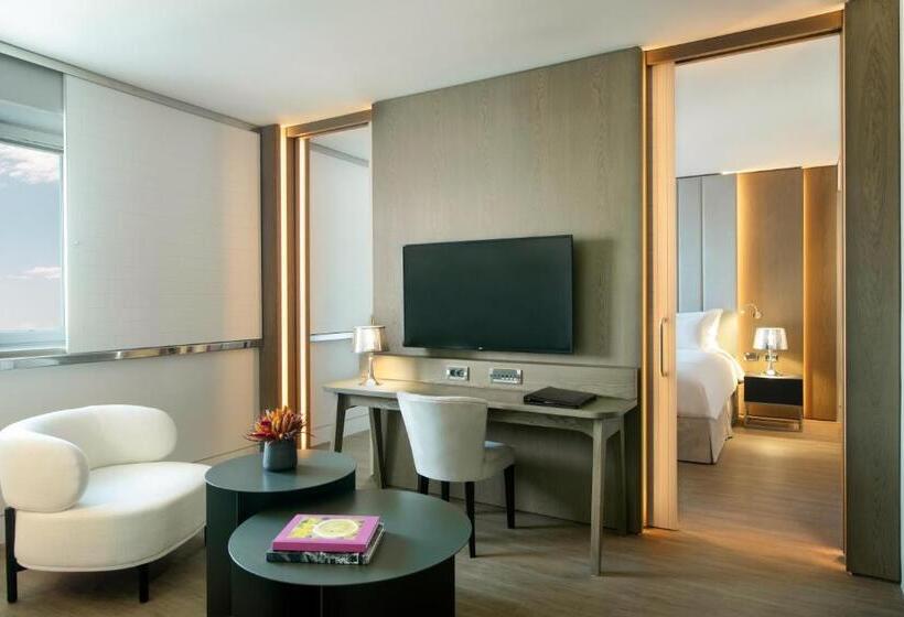 سوئیت کلاب, Sofitel Athens Airport