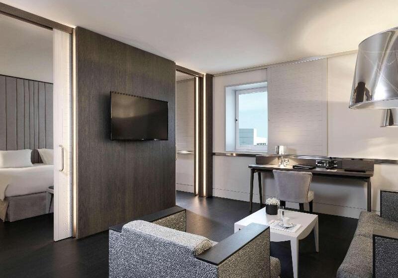 سوئیت کلاب, Sofitel Athens Airport