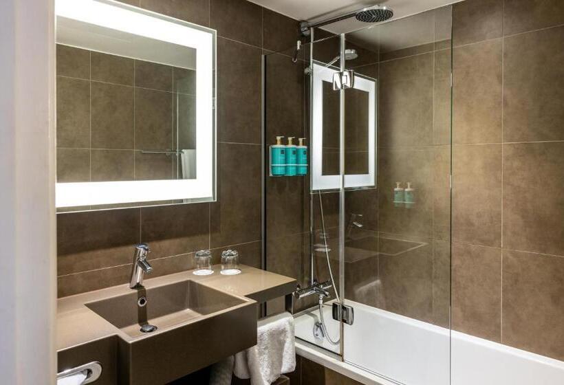 Номер Superior, Novotel Leeds Centre