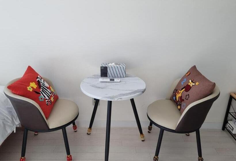 1 Bedroom Apartment Lake View, Nadree House 1