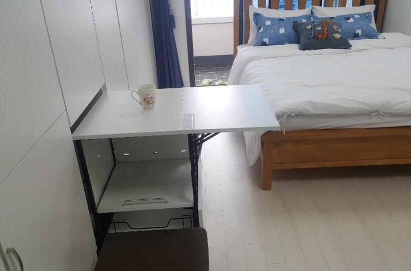 1 Bedroom Apartment Lake View, Nadree House 1