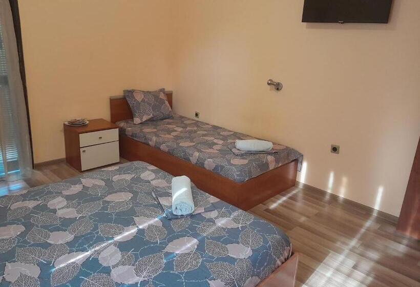 Üç Kişilik Standart Oda, стаи за гости анхиало