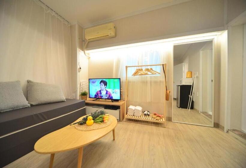 Quarto Familiar, Yeonnam Minbak
