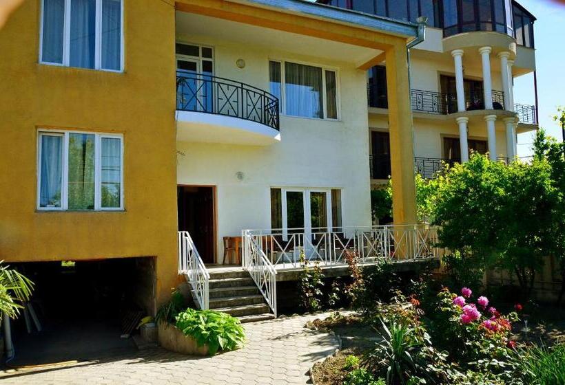 اتاق خانوادگی با چشم‌انداز باغ, Boutique Hotel Eco House Tbilisi