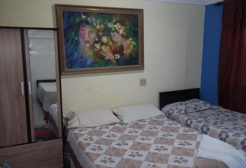 家庭间, Hostal Poseidon Del Mar