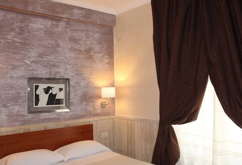 اتاق لوکس, Pyramid