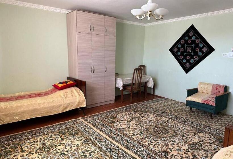 اتاق کلاسیک سه تخته, Guest House Nika, Nukus