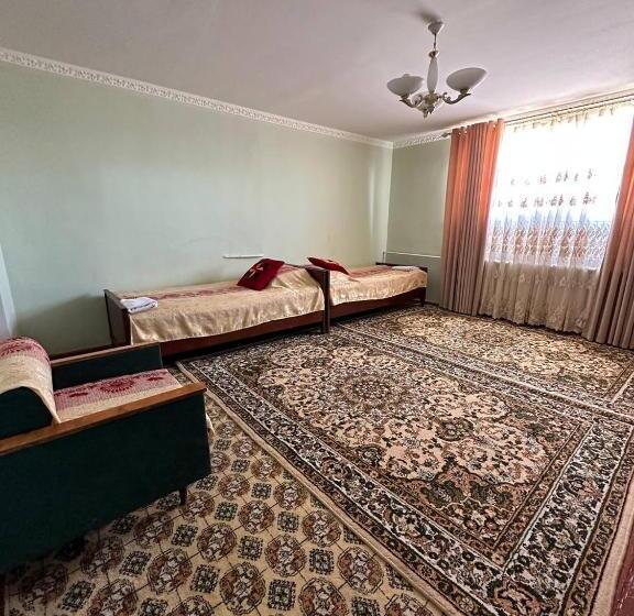 اتاق کلاسیک سه تخته, Guest House Nika, Nukus