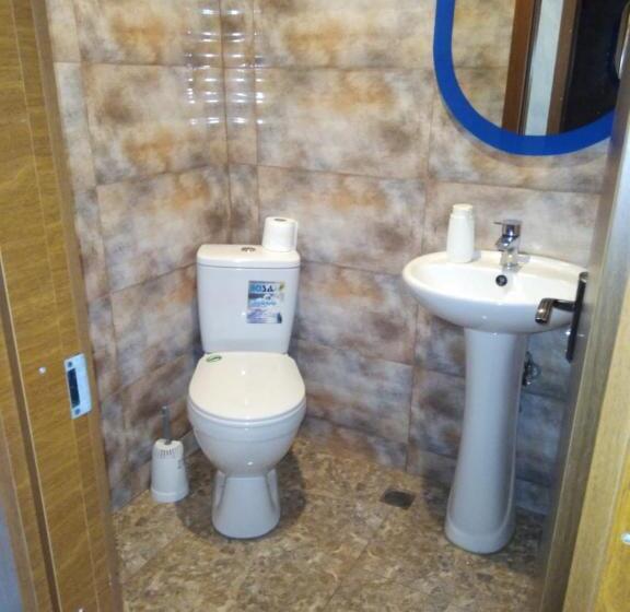 اتاق استاندارد با سرویس بهداشتی مشترک, Family Hotel Mtamta