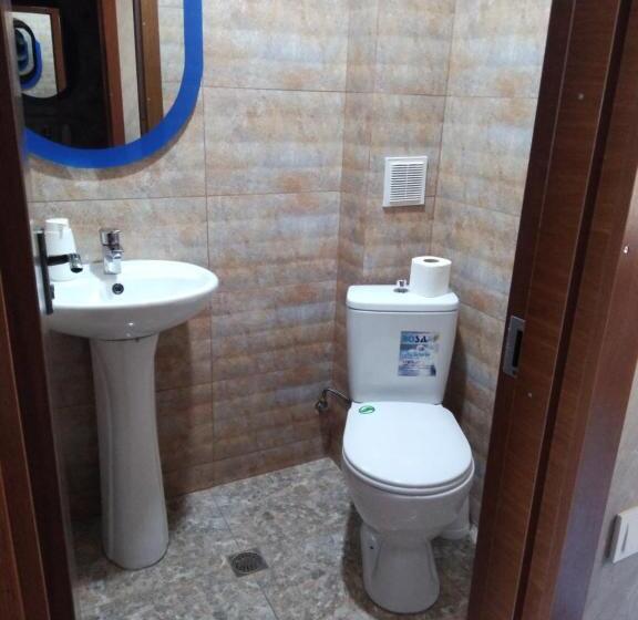 اتاق استاندارد سه تخته با سرویس بهداشتی مشترک, Family Hotel Mtamta