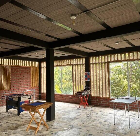 이코노미 쿼드러플룸(공용 화장실), La Veranda Hotel & Restaurant