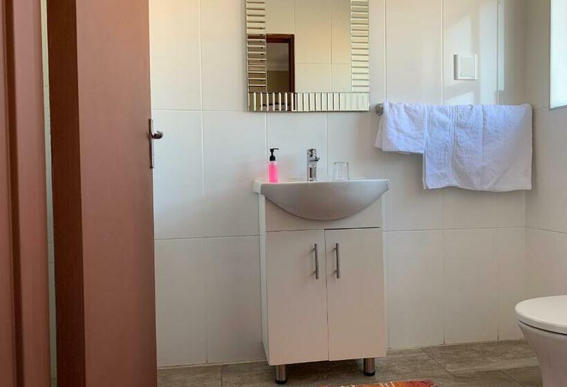 اتاق استاندارد با تخت بزرگ, Malu Guest House