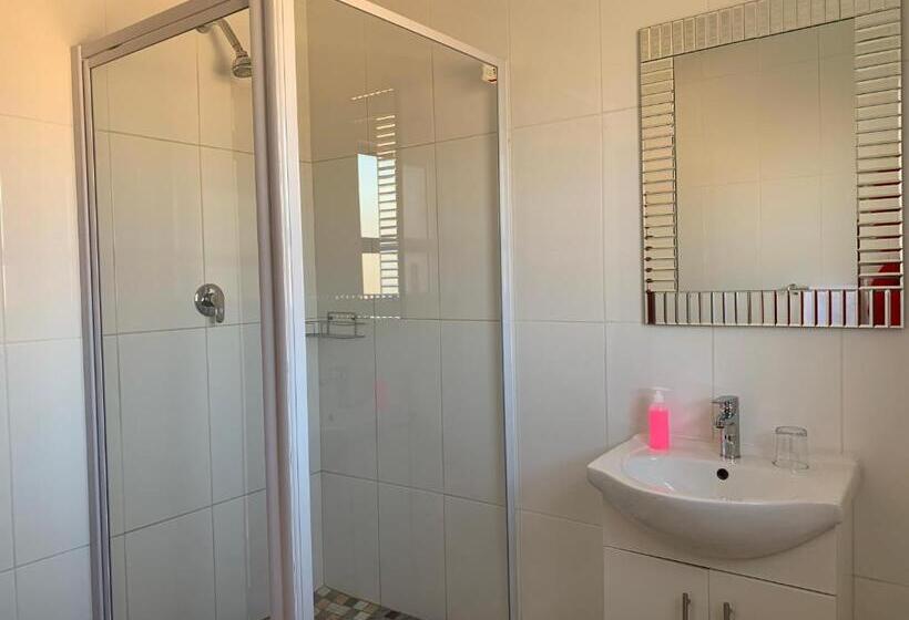 اتاق استاندارد با تخت بزرگ, Malu Guest House