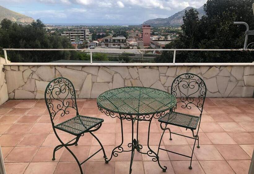 سوئیت جونیور با چشم‌انداز باغ, Small Paradise Palermo