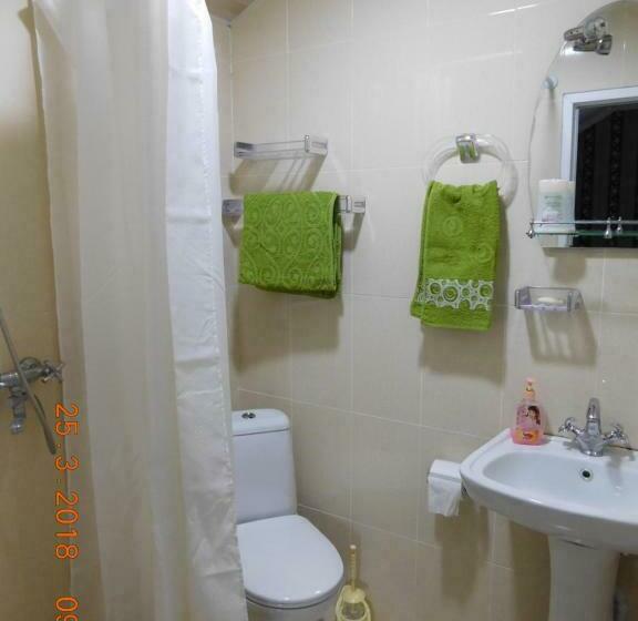 اتاق استاندارد سه تخته با بالکن, Akaki's Guesthouse