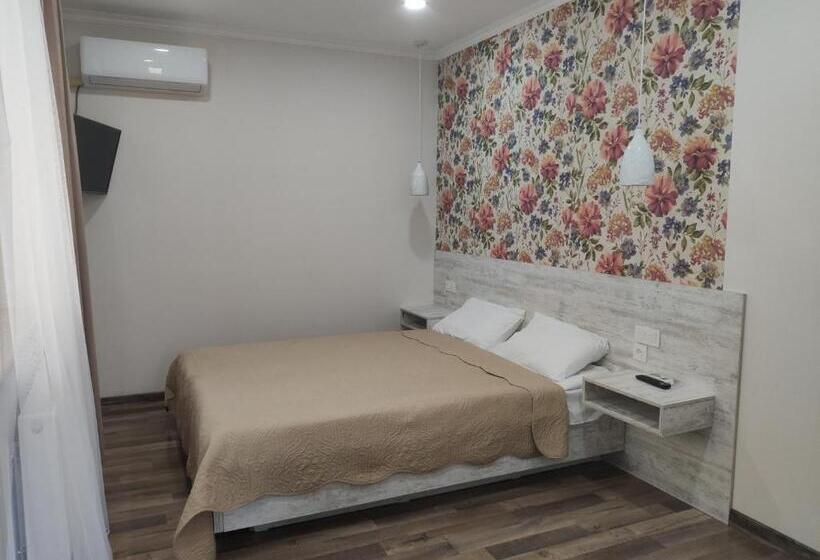 اتاق استاندارد, Akaki's Guesthouse