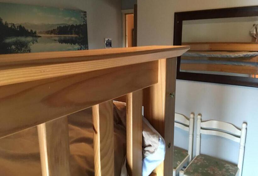 Семейный Номер, Pantyrathro International Hostel