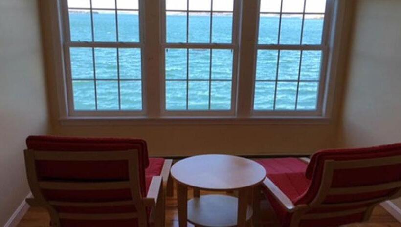 스위트 킹사이즈 침대, The Inn On The Wharf