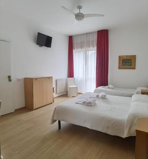 스탠다드 트리플 룸, Albergo Miralaghi