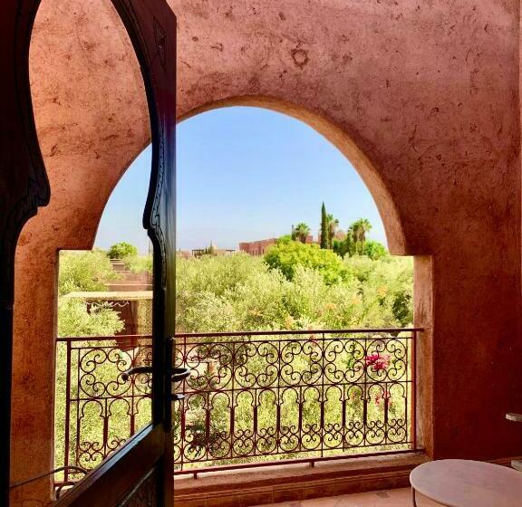 اتاق سوپریور, Domaine De Tameslohte