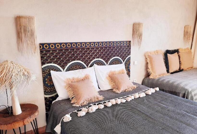 اتاق سوپریور, Domaine De Tameslohte