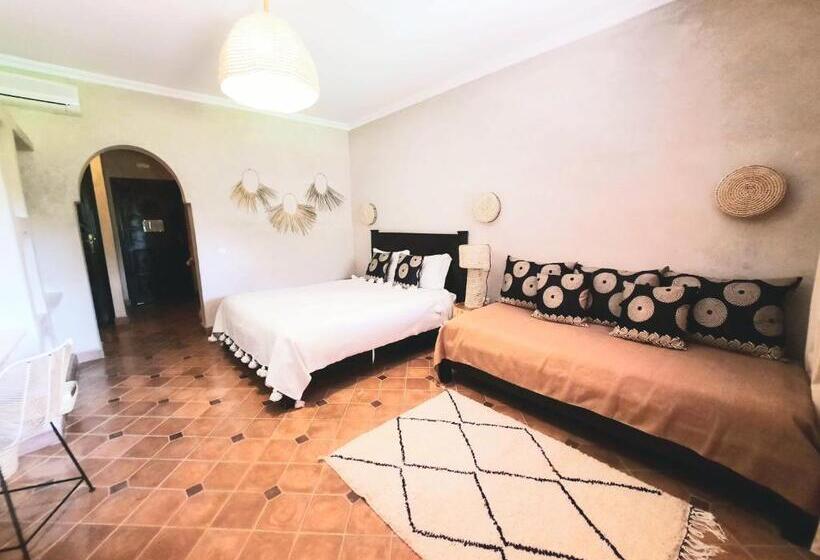 اتاق سوپریور, Domaine De Tameslohte